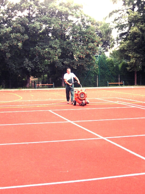 Czyszczenie boisk sportowych